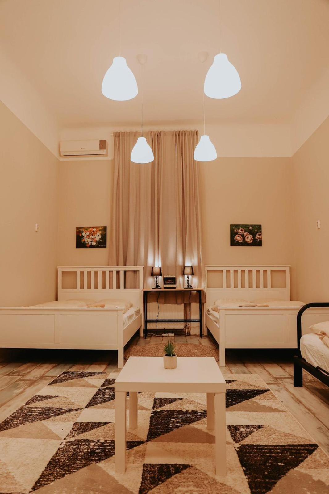 Rooms For Rent In Centre Будапеща Екстериор снимка